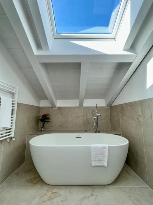 Apt. Aries - Penthouse Menaggio Buitenkant foto