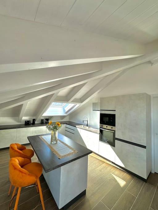 Apt. Aries - Penthouse Menaggio Buitenkant foto