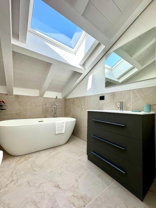 Apt. Aries - Penthouse Menaggio Buitenkant foto